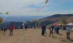 Gemlik’te gökyüzü uçurtmalarla renklendi: 700 uçurtma ücretsiz dağıtıldı
