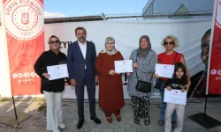 Gürsu’da kadınlara yönelik yüzme kursunu tamamlayan 400 kişiye sertifika verildi
