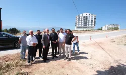 İnegöl Akhisar Mahallesi’nde 14 sokakta sathi kaplama çalışması başladı