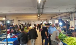 İnegöl Perşembe Pazarı’nda fiyatlar belli oldu: İşte sebze ve meyvede tam liste! Pazarın en ucuzu şaşırttı