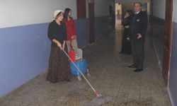İnegöl'de Lise Öğrencileri Okul Yönetimine El Koydu