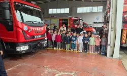 İnegöl’de minik öğrenciler İtfaiye Haftası’nda itfaiyecilerle buluştu