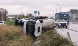 İnegöl’de sıvı tuz yüklü tır devrildi! Sürücü yaralandı...