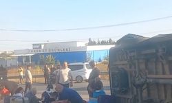 Manavgat’ta turistleri taşıyan minibüs kaza yaptı: 17 yaralı