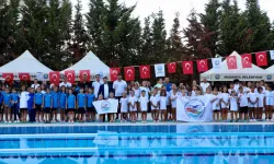 Mudanya'nın Kurtuluş Yıl Dönümünde Minik Yüzücüler Kulaç Attı