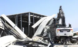 Nilüfer Belediyesi 3 Mahalledeki Kaçak Yapıları Yıktı