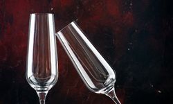 Rüyada Kadeh Görmek Ne Anlama Gelir? Rüyada Dolu, Boş, Kırık ve Billur Kadeh Görmek