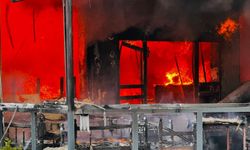 Ünlü şefin restoranı alevlere teslim oldu: 15 araçla müdahale edildi