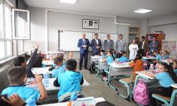 Yenişehir Belediye Başkanı Ercan Özel, yıllar sonra öğrencisi olduğu okulda