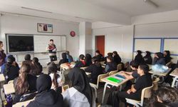 Jandarma ekipleri öğrenci ve öğretmenlere siber güvenlik eğitimi verdi