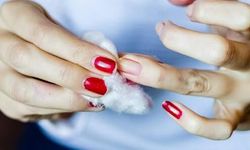 Asetonsuz oje nasıl çıkarılır? Evdeki malzemelerle oje çıkarma yöntemleri