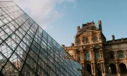 Avrupa'da Tatil Planlayanlara İki Farklı Rota: İtalya ve Paris Disneyland Turları