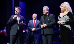 Bursa'da 5 sanatçı aynı sahnede buluştu! Gecenin finalinde sürpriz düet
