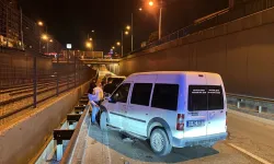 Bursa'da ehliyetsiz motosiklet sürücüsü otomobile çarptı! 1 yaralı