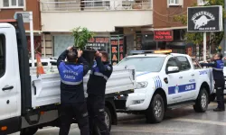 Bursa'da kaldırım işgallerine müdahale! Tabela ve dubalar toplandı