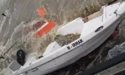 Bursa'da lodosun batırdığı tekneler vinçle denizden çıkarılıyor!