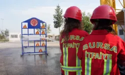 Bursa'da minikler itfaiyeci oldu! Yangın güvenliğini uygulayarak öğrendiler