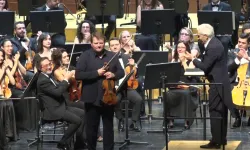 Bursa'da senfoni sezonu görkemli konserle açıldı! Gürer Aykal ve Valeriy Sokolov aynı sahnede