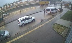 Bursa'da tırın dorsesi savruldu! Araca çarptığı anlar kamerada