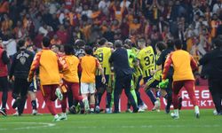 Galatasaray-Fenerbahçe derbisinin ardından saha karıştı! Polisler sahaya indi