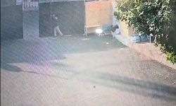 Halde üzerine demir kapı düşen bekçi yaralandı
