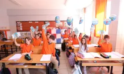 İnegöl'de 27 bin öğrenciye kumbara dağıtıldı! Hedef kitap sevgisi ve tasarruf