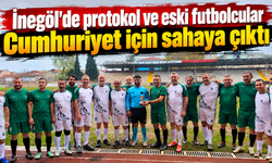 İnegöl'de protokol ve eski futbolcular Cumhuriyet için sahaya çıktı