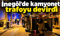 İnegöl'de kamyonet trafoyu devirdi