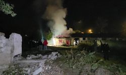 İnegöl'de metruk samanlıkta yangın paniği! Ekipler seferber oldu