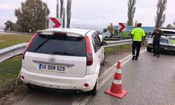 İnegöl'de otomobil bariyerlere çarptı: 1 yaralı
