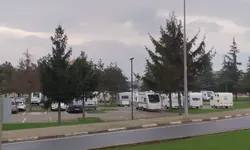 Bu kadar karavanın kaymakamlık otoparkında ne işi var?