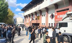 Kafkasspor - Muşspor maçına yoğun ilgi: Çok sayıda taraftar dışarıda kaldı