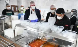 Karacabey Belediyesi'nden ihtiyaç sahiplerine 13 farklı destek! Öğrencilere de sıcak çorba