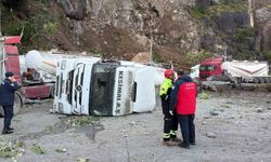 Karadeniz Sahil Yolu'nda dev kaya tehlikesi