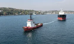 Karadeniz'de Saldırıya Uğrayan 2 Gemi İstanbul Boğazı'ndan Geçirildi!