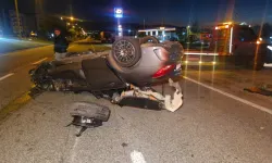 Orhangazi’de otomobil kamyonete çarpıp takla attı: 3 yaralı