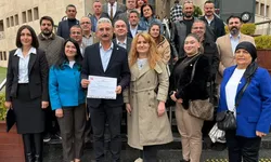 Yeni Parti Bursa İl Başkanı Nihat Yeşiltaş mazbatasını aldı