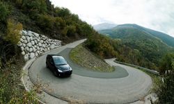 Yokuş Aşağı İnerken Bu Hatayı Yapmayın! Otomatik Vitesli Araçlarda Frenleri Zorlayabilir