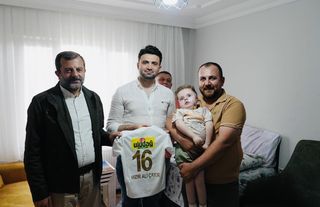 Bursaspor Başkanı Enes Çelik’ten Minik Taraftar Hızır Ali’ye Moral Ziyareti