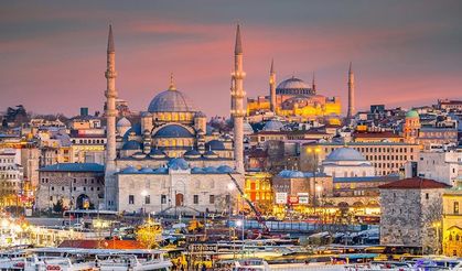 İstanbul’da görülmesi gereken 5 efsanevi yapı hangileridir? Bu yapıların tarihi önemi ve günümüzdeki yeri nedir?