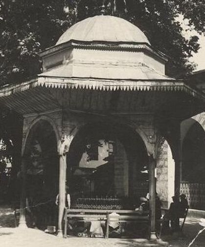 İnegöl İshakpaşa Camii Eski Şadırvanı | MAZİDEN BİR KARE