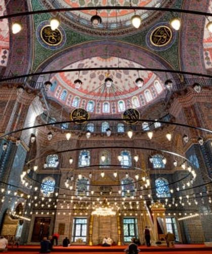 Cuma Namazı Vaktinde Alışveriş Yapabilir miyiz?