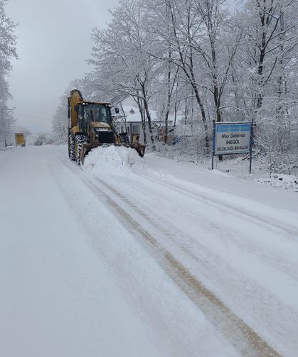 İnegöl Belediyesi Karla Mücadele Çalışmalarını Aralıksız Sürdürüyor!