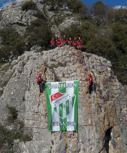 Bursaspor bayrağı zirveye asıldı!