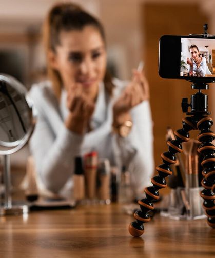 Influencer Nedir, Ne İş Yapar? Sosyal Medyadan Para Kazanmak Helal mi? İslam’a Göre Influencerlık