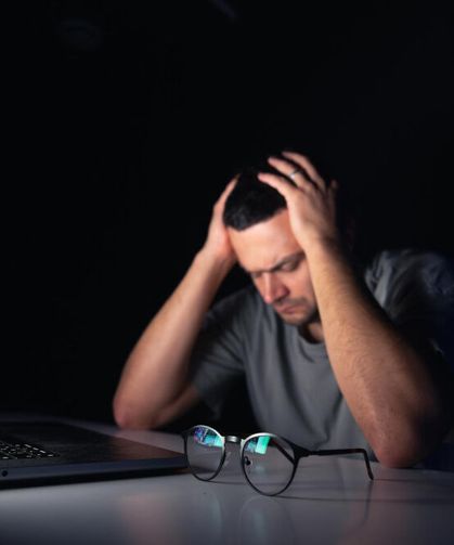 Tükenmişlik (Burnout) Nedir? Belirtileri, Nedenleri ve İslam'ın Çözüm Yolları