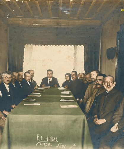 İnegöl’ün 1931 Belediye Meclisi Fotoğrafı | Ali Reşit Eralp, İlk Kadın Üye ve Tarihi Salon