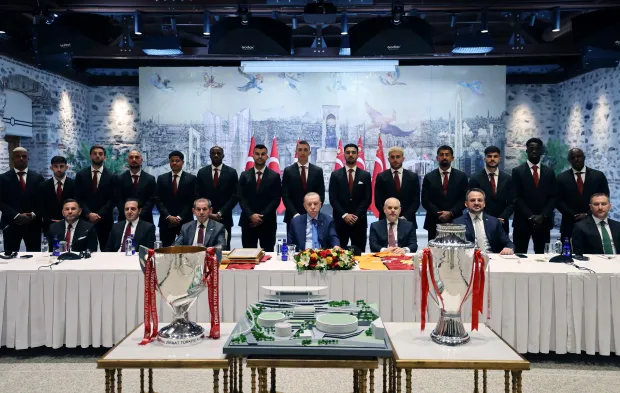 Cumhurbaşkanı Erdoğan, Şampiyon Galatasaray’ı Dolmabahçe’de Kabul Etti