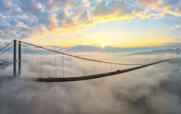 İstanbul Boğazı'nda Yoğun Sis! Boğazda Kartpostallık Görüntüler