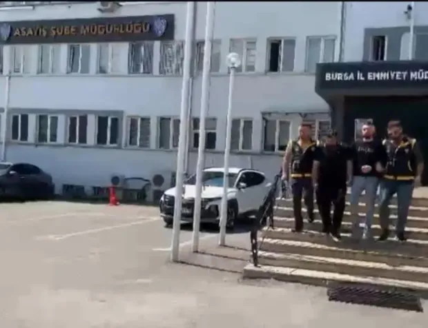 Bursa’da Parkta Komşusunu Pompalıyla Vurmuştu, 24 Saat Geçmeden Yakalandı